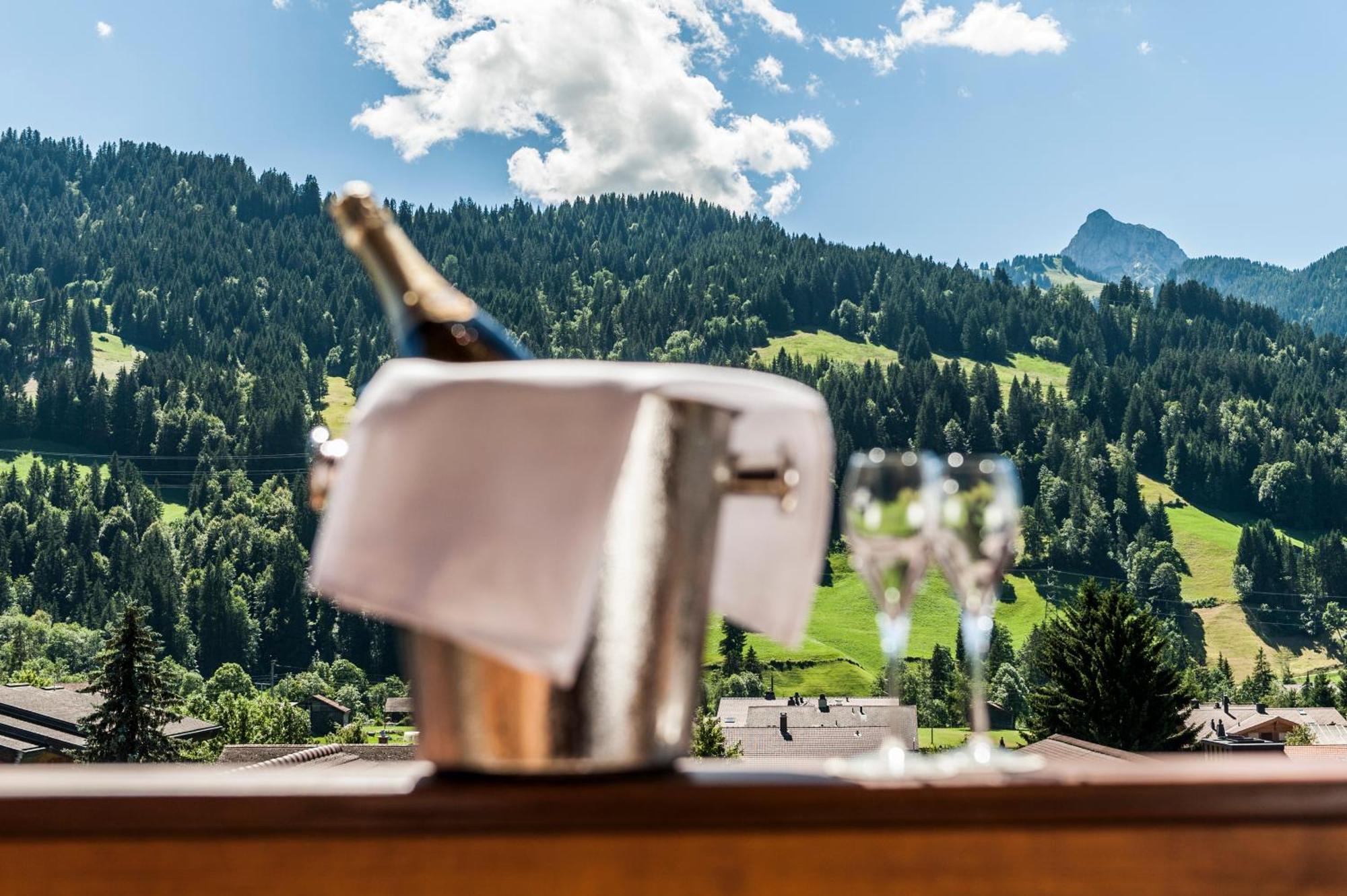 Le Grand Bellevue Hotel Gstaad Bagian luar foto